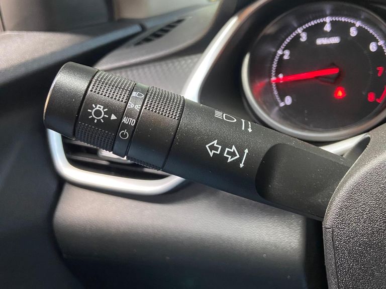 Chevrolet ONIX SEDAN Plus LT 1.0 12V Flex 4p Mec.