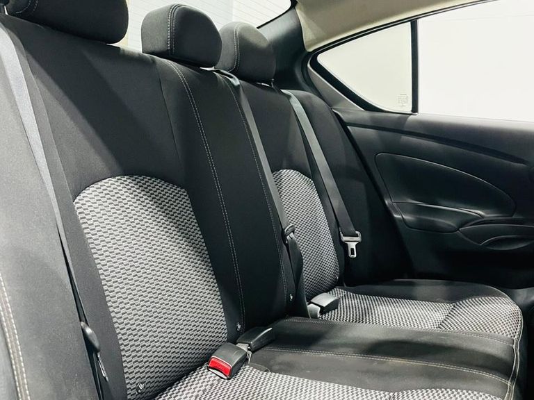 Nissan VERSA SV 1.6 16V FlexStart 4p Mec.