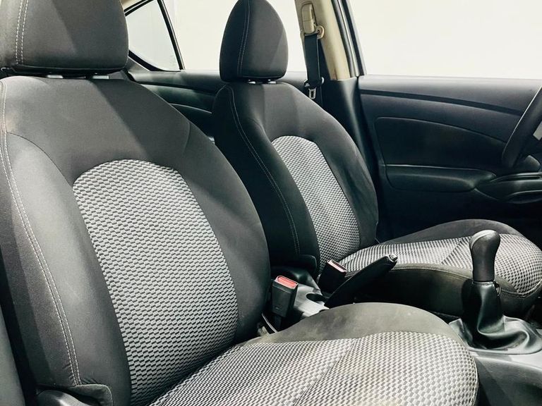 Nissan VERSA SV 1.6 16V FlexStart 4p Mec.