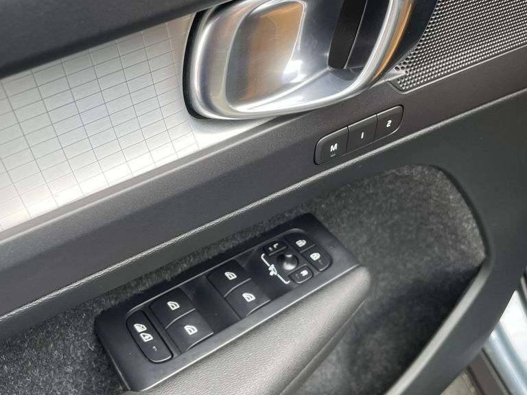 Volvo XC 40 T-5 MOMENTUM 2.0 252cv AWD