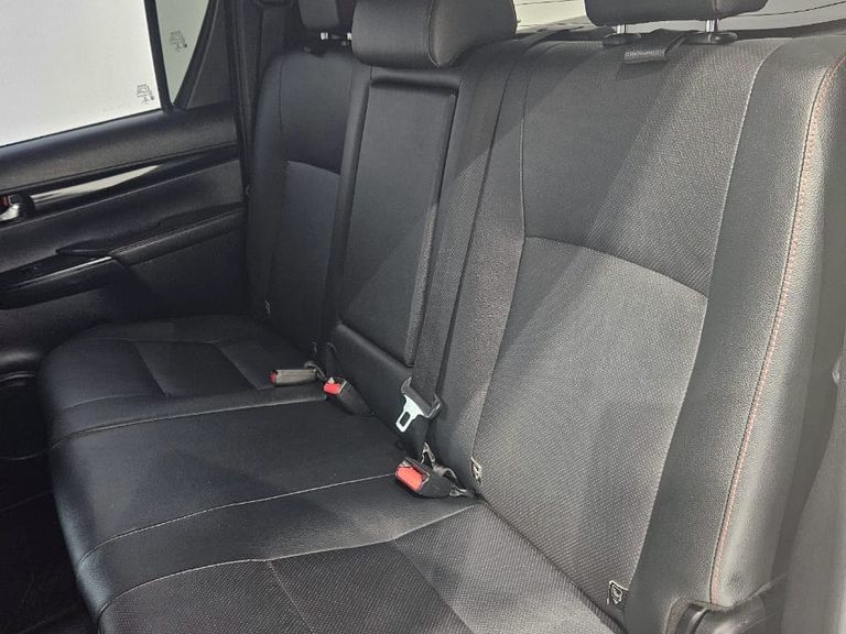 Toyota Hilux CD GR-S 4x4 2.8 TDI Dies. Aut.