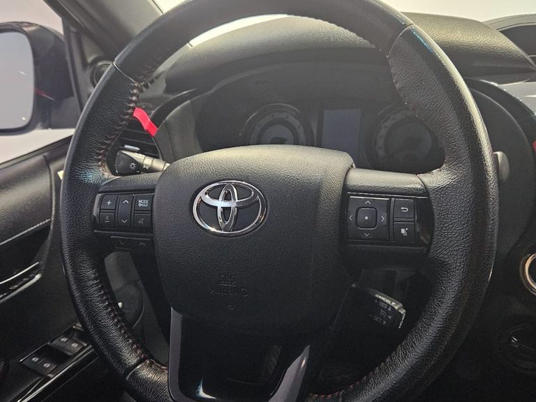 Toyota Hilux CD GR-S 4x4 2.8 TDI Dies. Aut.