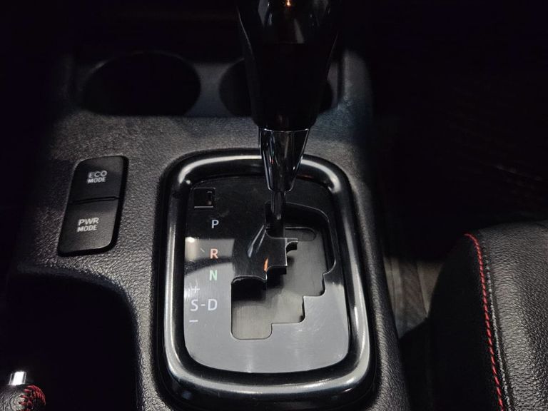 Toyota Hilux CD GR-S 4x4 2.8 TDI Dies. Aut.