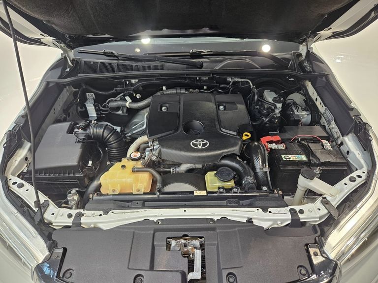 Toyota Hilux CD GR-S 4x4 2.8 TDI Dies. Aut.