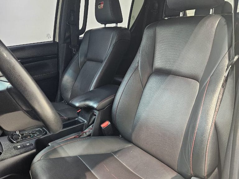 Toyota Hilux CD GR-S 4x4 2.8 TDI Dies. Aut.