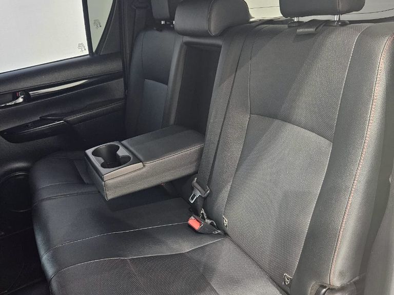 Toyota Hilux CD GR-S 4x4 2.8 TDI Dies. Aut.