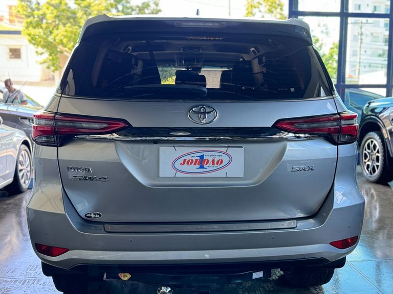 Toyota Hilux SW4 SRX 4x4 2.8 TDI 16V Dies. Aut.