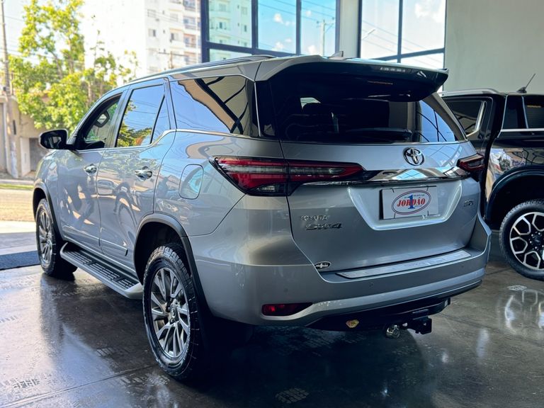 Toyota Hilux SW4 SRX 4x4 2.8 TDI 16V Dies. Aut.