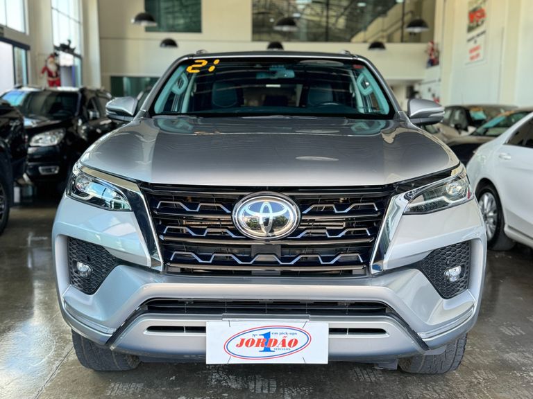 Toyota Hilux SW4 SRX 4x4 2.8 TDI 16V Dies. Aut.