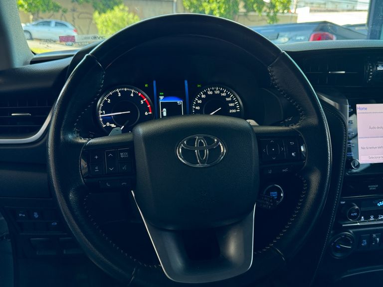 Toyota Hilux SW4 SRX 4x4 2.8 TDI 16V Dies. Aut.