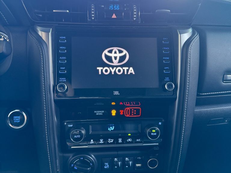 Toyota Hilux SW4 SRX 4x4 2.8 TDI 16V Dies. Aut.