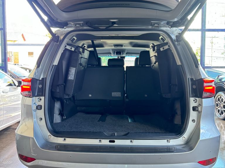 Toyota Hilux SW4 SRX 4x4 2.8 TDI 16V Dies. Aut.