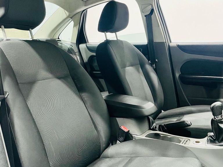 Ford Focus Sedan 1.6/1.6 Flex 8V/16V 4p Mec.