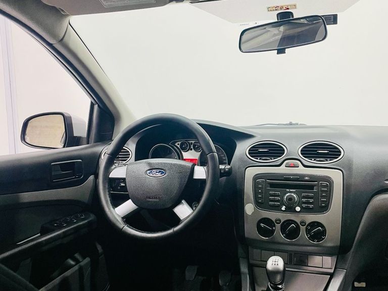 Ford Focus Sedan 1.6/1.6 Flex 8V/16V 4p Mec.
