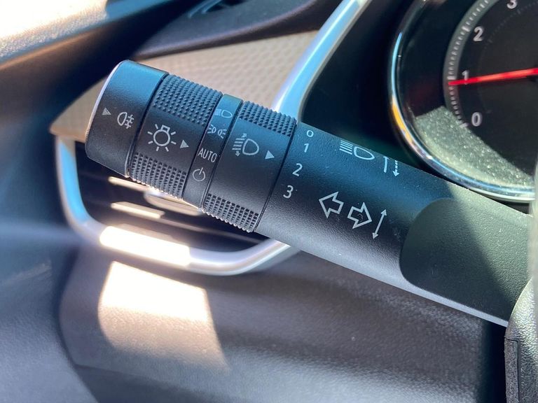 Chevrolet ONIX HATCH PREM. 1.0 12V TB Flex 5p Aut.