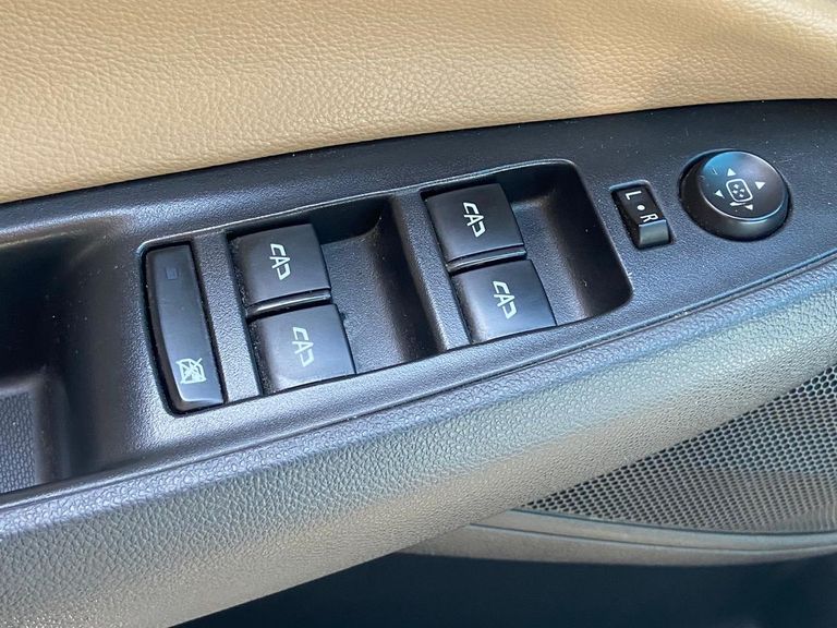 Chevrolet ONIX HATCH PREM. 1.0 12V TB Flex 5p Aut.