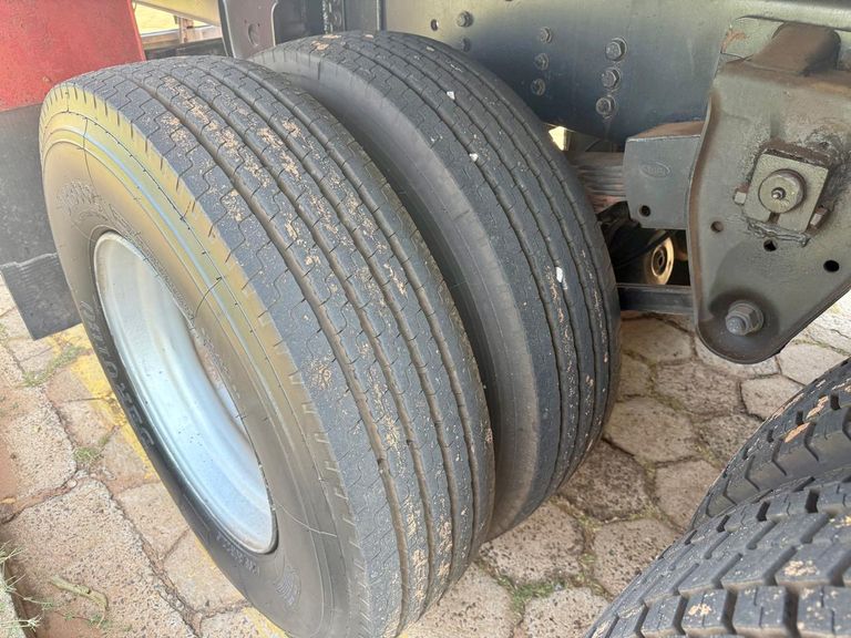 VOLKSWAGEN 23-220 6x2 3-Eixos 2p (diesel)