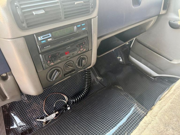 VOLKSWAGEN 23-220 6x2 3-Eixos 2p (diesel)