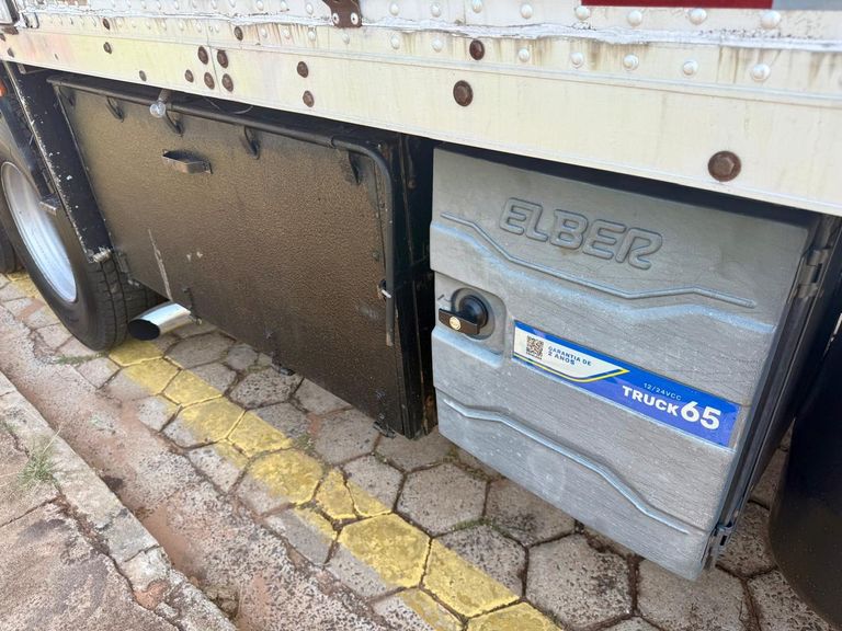 VOLKSWAGEN 23-220 6x2 3-Eixos 2p (diesel)