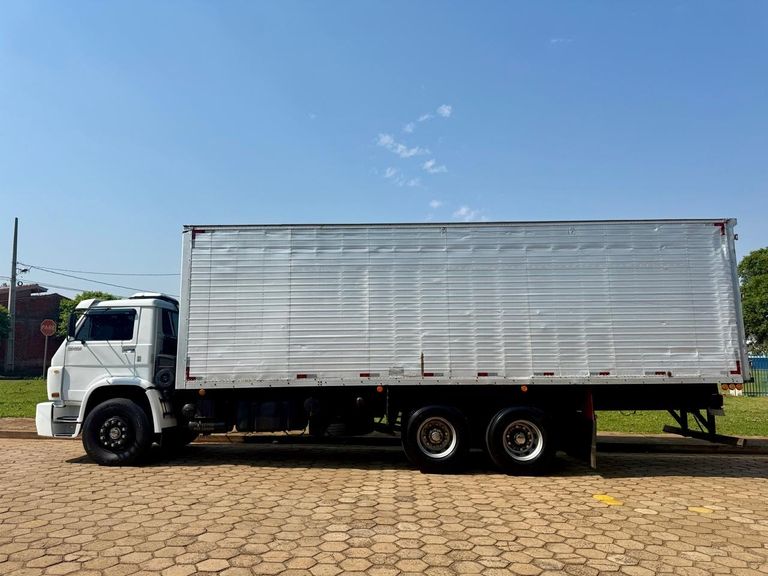 VOLKSWAGEN 23-220 6x2 3-Eixos 2p (diesel)