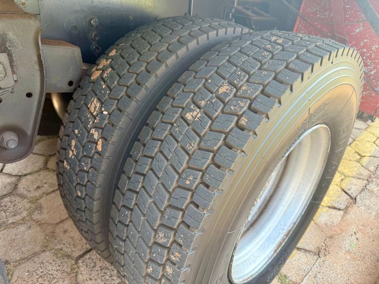 VOLKSWAGEN 23-220 6x2 3-Eixos 2p (diesel)