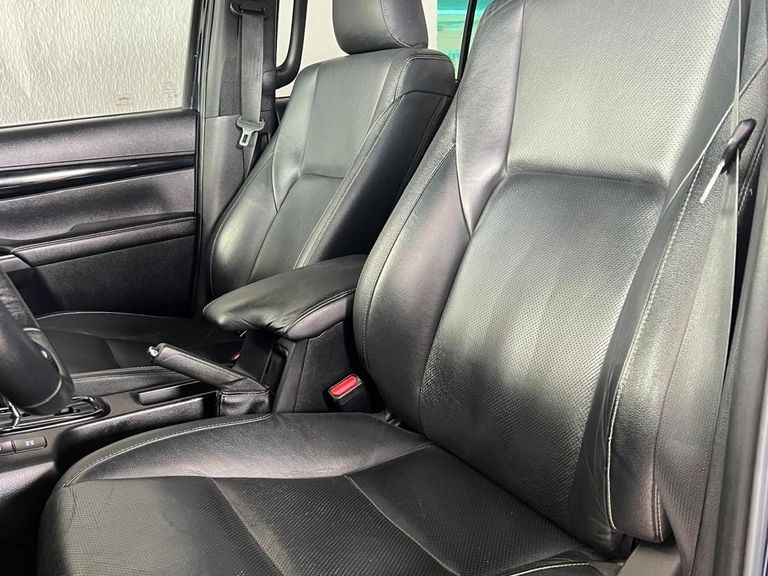 Toyota Hilux CD SRX 4x4 2.8 TDI 16V Diesel Aut.