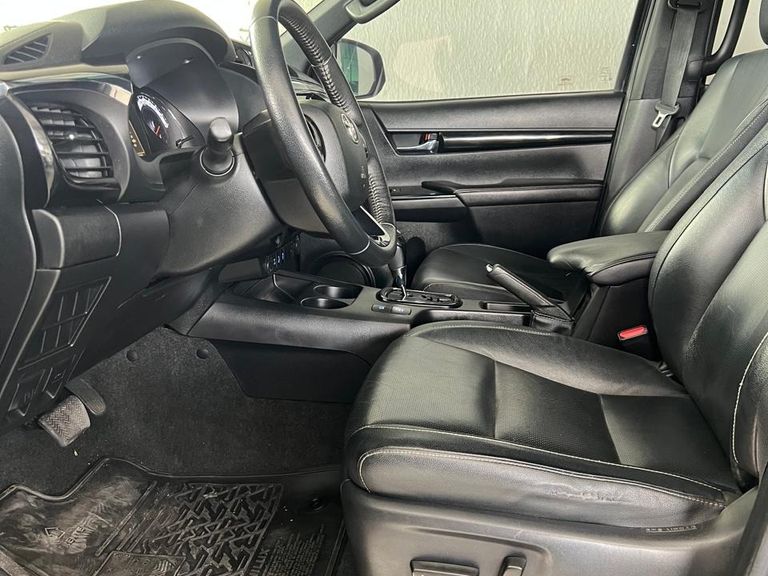 Toyota Hilux CD SRX 4x4 2.8 TDI 16V Diesel Aut.