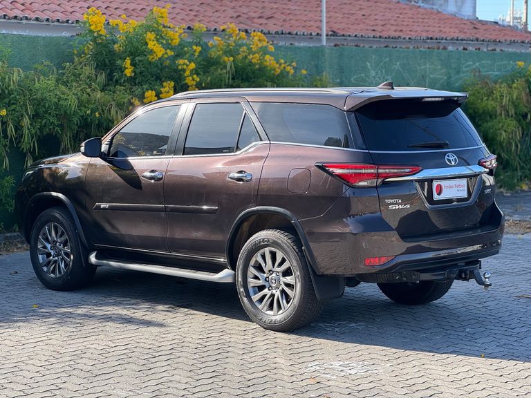 Toyota Hilux SW4 SRX 4x4 2.8 TDI 16V Dies. Aut.