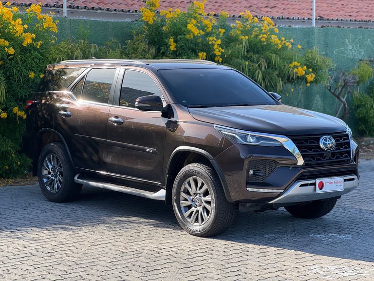 Toyota Hilux SW4 SRX 4x4 2.8 TDI 16V Dies. Aut.