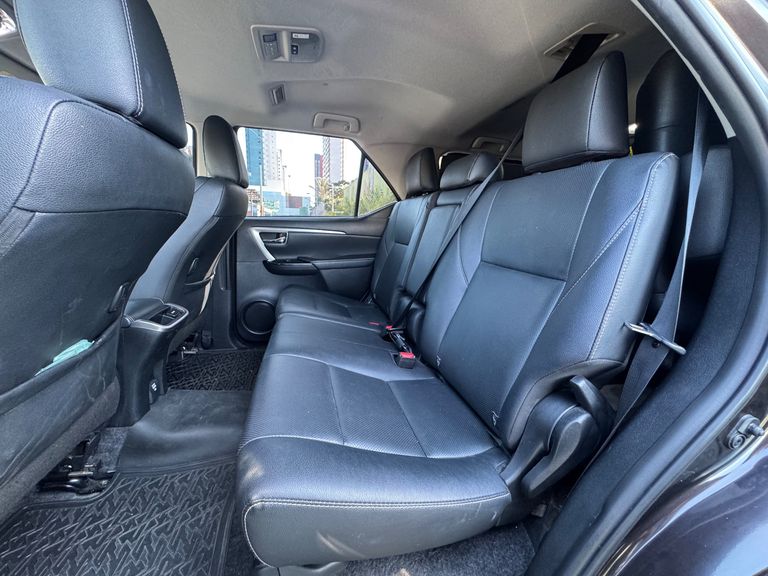 Toyota Hilux SW4 SRX 4x4 2.8 TDI 16V Dies. Aut.