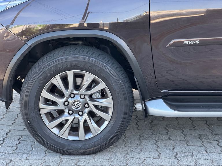 Toyota Hilux SW4 SRX 4x4 2.8 TDI 16V Dies. Aut.