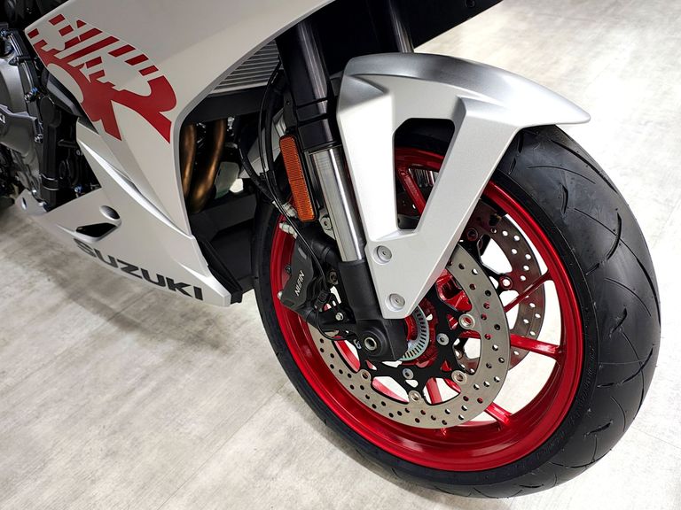 SUZUKI GSX-8R