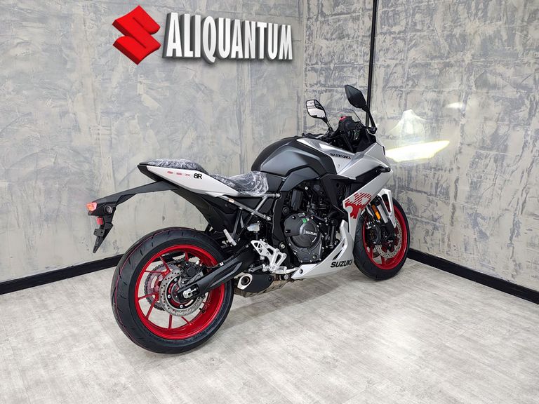 SUZUKI GSX-8R