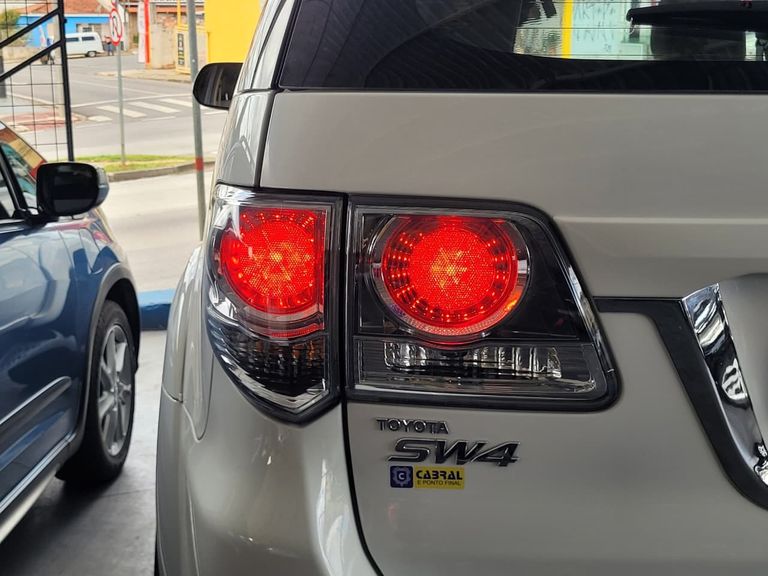 Toyota Hilux SW4 SR 4x2 2.7/ 2.7 Flex 16V Aut.