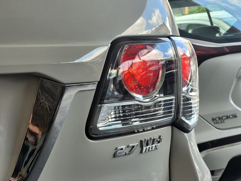 Toyota Hilux SW4 SR 4x2 2.7/ 2.7 Flex 16V Aut.