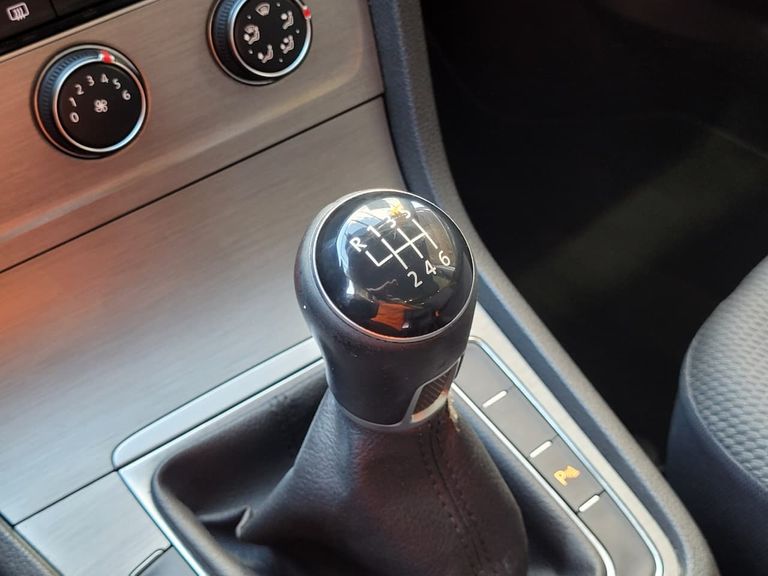 VolksWagen Golf Comfortline 1.0 TSI Total Flex Mec.