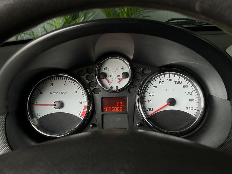 Peugeot 207 XR 1.4 Flex 8V 3p