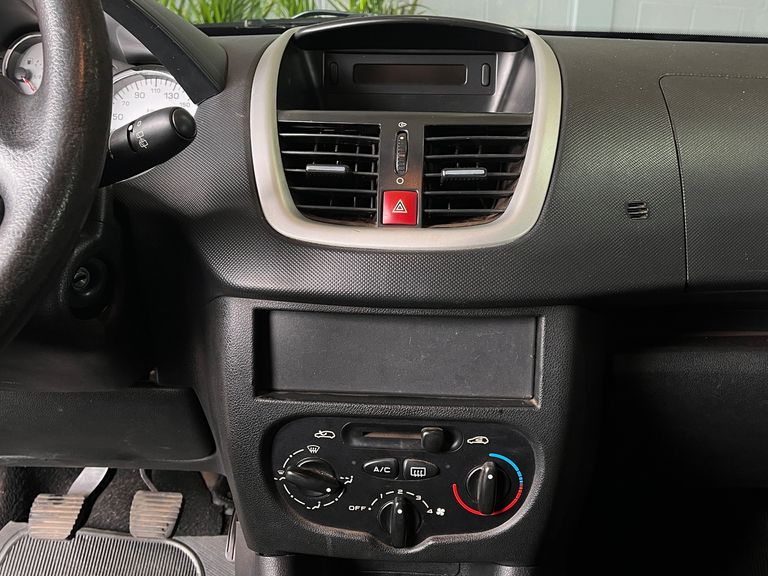 Peugeot 207 XR 1.4 Flex 8V 3p