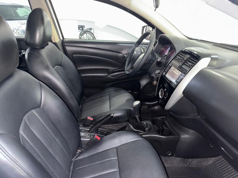 Nissan VERSA UNIQUE 1.6 16V Flex 4p Mec.