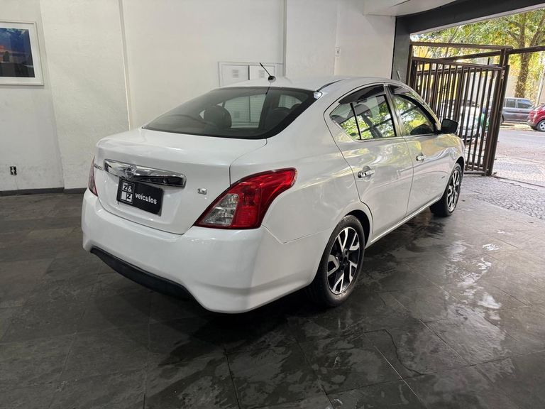 Nissan VERSA UNIQUE 1.6 16V Flex 4p Mec.