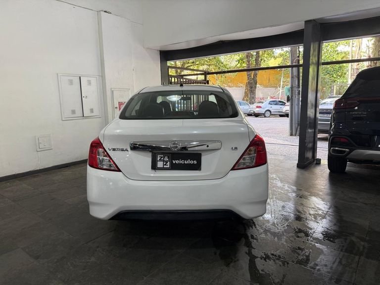 Nissan VERSA UNIQUE 1.6 16V Flex 4p Mec.