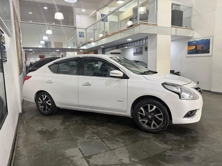 Nissan VERSA UNIQUE 1.6 16V Flex 4p Mec.