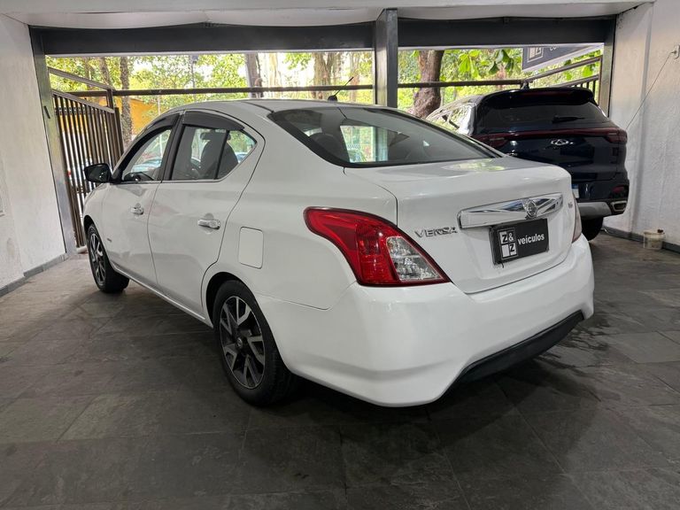 Nissan VERSA UNIQUE 1.6 16V Flex 4p Mec.