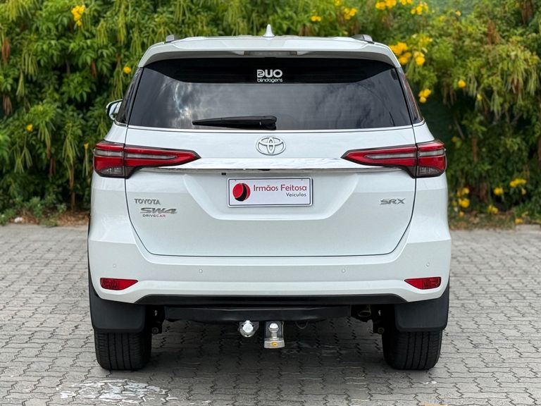 Toyota Hilux SW4 SRX 4x4 2.8 TDI 16V Dies. Aut.