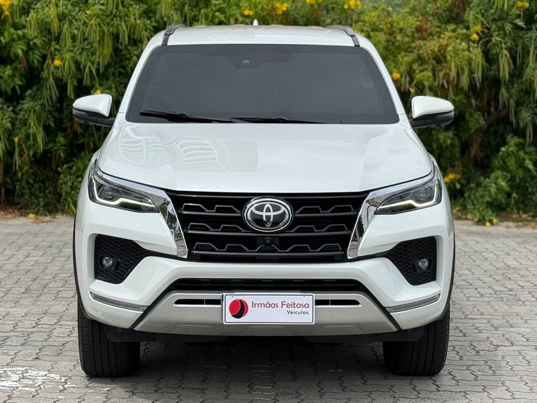 Toyota Hilux SW4 SRX 4x4 2.8 TDI 16V Dies. Aut.