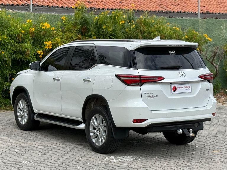 Toyota Hilux SW4 SRX 4x4 2.8 TDI 16V Dies. Aut.