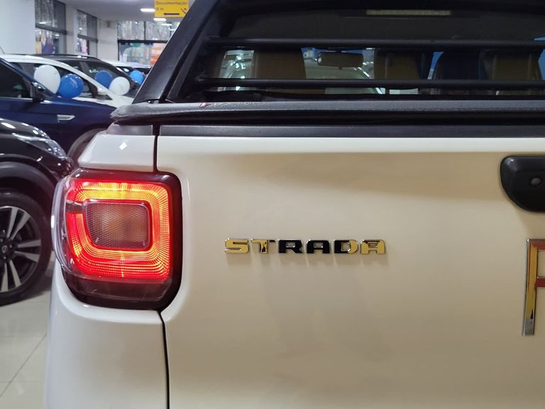 Fiat Strada Volcano 1.3 Flex 8V CD