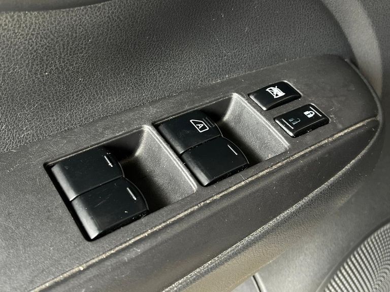 Nissan VERSA SL 1.6 16V Flex Fuel 4p Mec.