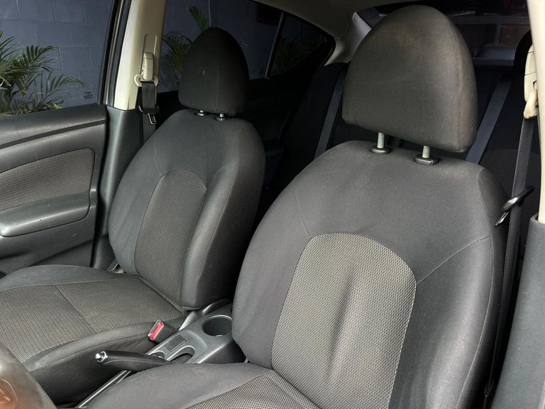 Nissan VERSA SL 1.6 16V Flex Fuel 4p Mec.