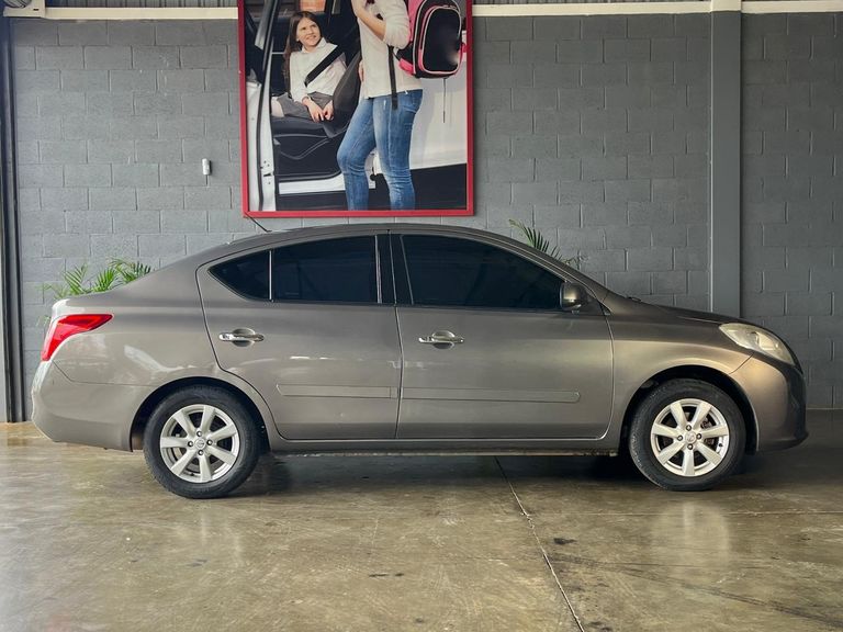 Nissan VERSA SL 1.6 16V Flex Fuel 4p Mec.
